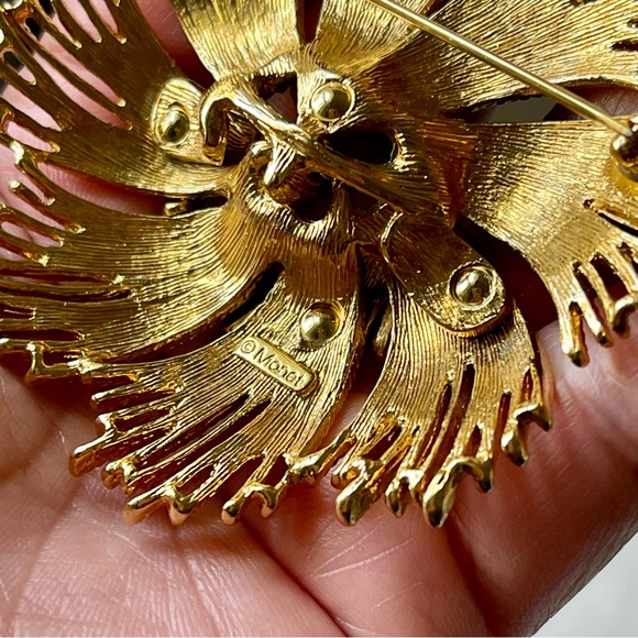 MONET | Vintage 1960's | Huge Cordelia Book Piece Floral Textured Brooch Pin - Picture 11 of 11